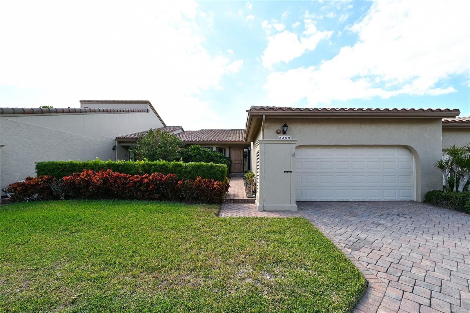 2369 Harbour Oaks Drive in Longboat Key, FL