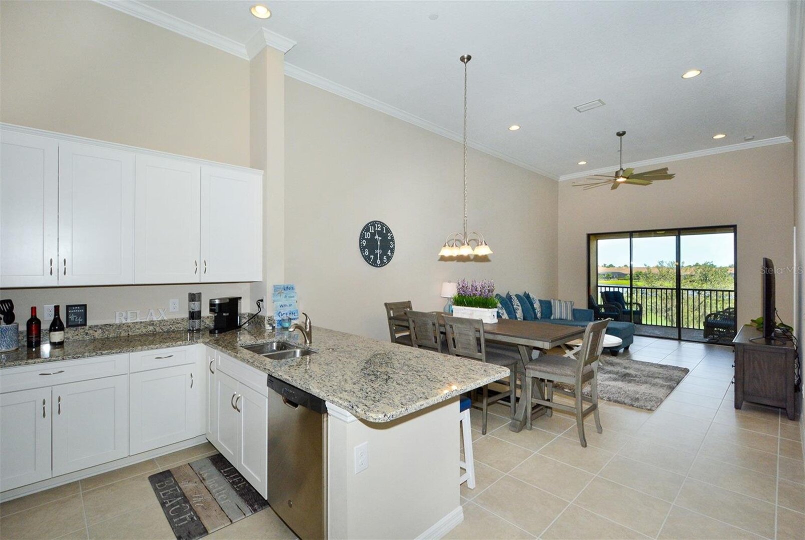 Kitchen and family room combination